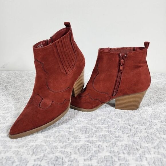 KAARI Blue Charlie Western Style Faux Suede Rust Color Booties Size 6M - Picture 1 of 7